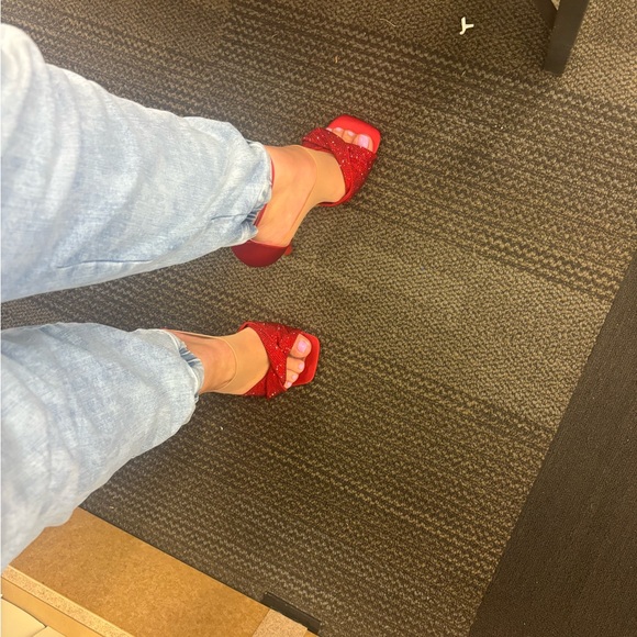Matching clutch & heels - Picture 4 of 8